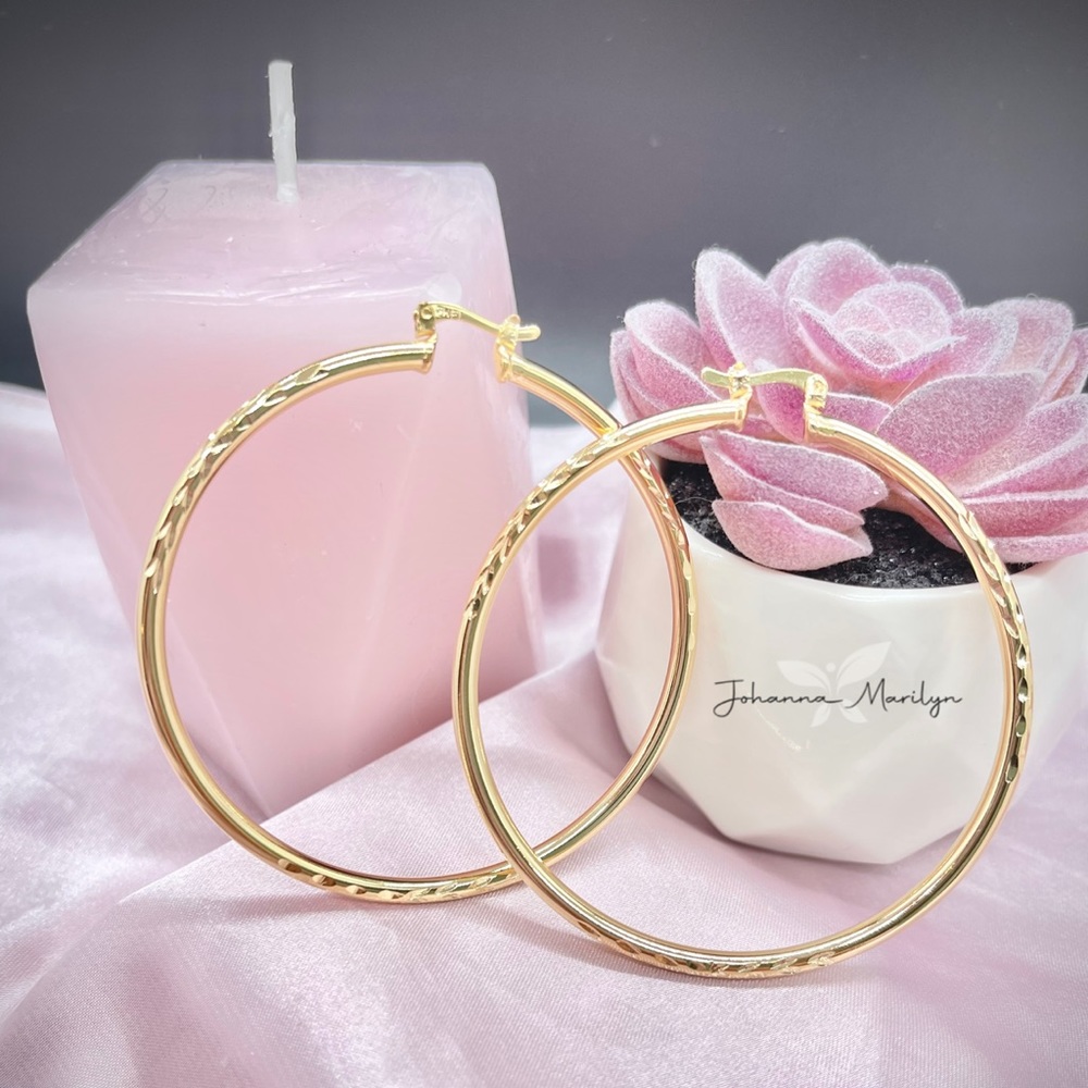 18k Gold Filled Diamond Cut Hoop Earrings 2.4" ✨ available in 2.5” 2.25” & 1.85”